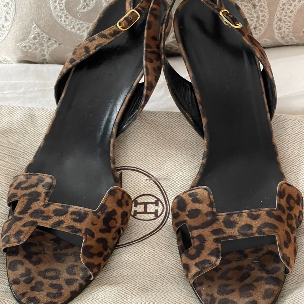 Hermes pumps